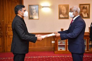 އިގްތިސާދު ކޮޅަށް ޖެހުމަށް ކުރާ މަސައްކަތަށް ސަފީރުގެ ތައުރީފު