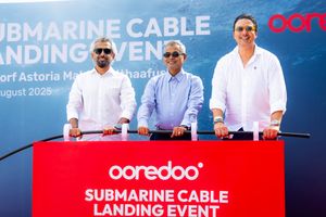 ރާއްޖޭގައި ފުރަތަމަ ފަހަރަށް ރިސޯޓެއް ސަބްމެރިން ކޭބަލަކުން ގުޅާލުމުގެ ޝަރަފު އުރީދޫއަށް