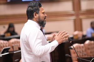 ލިސްޓު ފާސްކުރި ބަހުސްގައި ދިފާއުވެވަޑައިގަތީ ޝިޔާމް އެކަނި