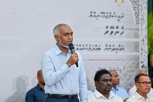 "މުއިއްޒު ވަނީ ދުސްތޫރީ ބާރު ނަހަގޮތުގައި ބޭނުންކުރަން އާދަވެފަ"