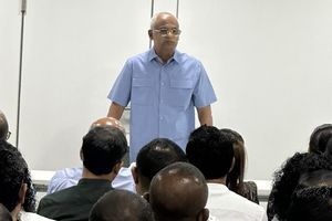 ގައުމީ މަޖިލިސް މެމްބަރުންނާ ރައީސް ސޯލިހު ބައްދަލު ކުރައްވަނީ 