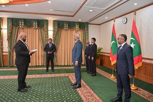 ކަސްޓަމަށް މާނިއު, ޕްރިޒަން ކޮމިޝަނަރަކަށް ޒަރީރު