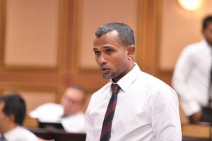 އަސްލަމް، ސަލީމް ނޫން ބޭފުޅަކު ރިޔާސަތު ހަވާލުކުރަން ގޮވާލައިފި