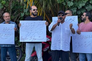 ފެން ނުލިބޭތީ ފުވައްމުލަކުގައި ރައްޔިތުން މުޒާހަރާ ކުރަނީ 