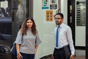 ޖޭއެސްސީން ހަދަނީ ދޮގު ކަމަށް އަޒްމިރާލްދާގެ ވަކީލު ބުނެފި