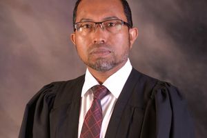 ހައިކޯޓުގެ ފަނޑިޔާރު ޝުއައިބު މަގާމުން ރިޓަޔާ ކުރައްވަނީ 