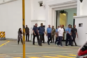 ފުލުހުންނާއި ސިފައިންގެ ވެރިންގެ ކުއްލި ބައްދަލުވުމެއް