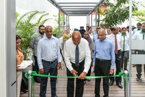 ޓްރީޓޮޕުގެ ދަށުން ހިންގާ ކުލިނިކެއް މާލޭގައި ހުޅުވައިފި