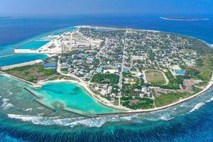 ކެމްޕެއިން އޮފީހެއްގައި ހުޅުޖެހިކަމަށް ތުހުމަތުވާ މީހަކު ބަންދަށް