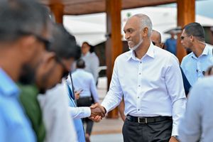 ހުވަދޫއަށް ކުރެއްވި ދަތުރަށް ފަހު ރައީސް މާލެ ވަޑައިގެންފި