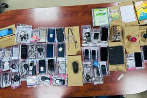 22 mobile phones seized from prison cell over scam