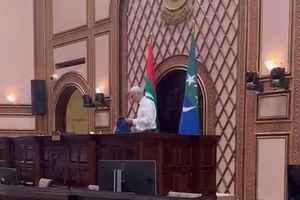 ނަޝީދު ވަކިކުރާ ޖަލްސާ ކެންސަލްކުރުމުން ތަޅުމުގައި ހައިޖާނު