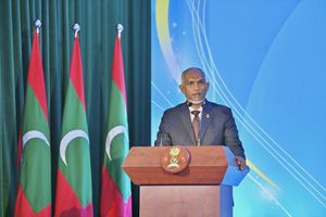"ބޭރުން ކިޔަވާ ގިނަ ކުދިން އެނބުރި ނާންނަނީ މިތާ އުޅެވެން ނެތީމާ"