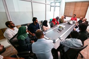 "މިހާރު"ގެ އޮފީހަށް ބަޔަކު ވަދެ ބިރުދެއްކި މައްސަލައެއް ފުލުހަށް