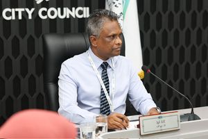 ހުލާސާކޮށް އިއްޔެ: ހީނާމާގޭ އެއްބައްސަވުމެއް ކައުންސިލްގައި ނެތް