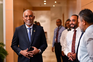 ރައީސަށް ލަފާދޭ ޒުވާނުންގެ ބޯޑު އެކުލަވާލައިފި