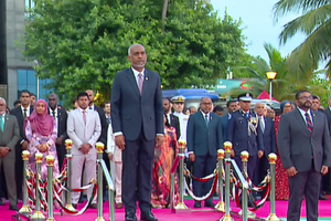Flag-hoisting ceremony held to commemorate 60th Independence Day