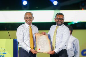 ހުލާސާކޮށް އިއްޔެ: ރައީސަށް އެމްޑީޕީގެ ޓިކެޓު އެރުވުން