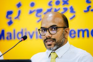 ޔޫކްރެއިނަށް ތާއީދުކުރުމުން އިގުތިސޯދަށް ގެއްލުން ވާނެ ކަމަށް ވިދާޅުވެ އަމީރުގެ ނުރުހުން ސަރުކާރަށް 