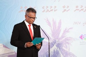 އާ މޭޔަރު އާޒިމާއި އާ ކައުންސިލަރުން ހުވާކޮށްފި