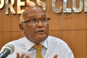 ގެސްޓްހައުސްތަކަށް ގެއްލުންވާތީ މިނިސްޓަރަށް 3 ހުށަހެޅުމެއް