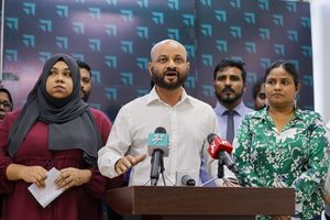  ފާރިސް ވިދާޅުވީ އާންމުން ޕާޓީތަކަށް ސޮއިކުރަން ބޭނުންނުވާ ކަމަށް