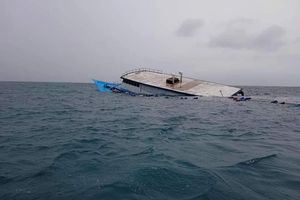 "ލަންދޫ ބޯޓު" ފެތި، އާއިލާގެ ރިހޭ ފައިމައްޗަށް ފޮއެ 