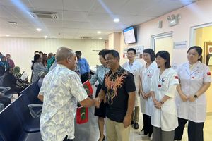 Visiting Chinese ophthalmologists conduct nearly 60 surgeries