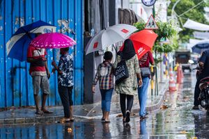 Bad weather due to monsoon transition, says Met