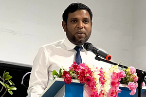 އާއިލާ ބަޔަކު ޔާމީނާ ބައްދުލުކުރުމުން ސަސްޕެންޑުކޮށްފި 