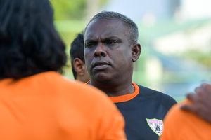 އީގަލްސްގެ ކޯޗުކަމާ ވަގުތީ ގޮތުން މޯހަން ހަވާލުވަނީ