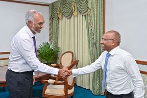 ރައީސް މުއިއްޒު، ޑިމޮކްރެޓްސްގެ ރައީސްއާ ބައްދަލުކުރައްވައިފި