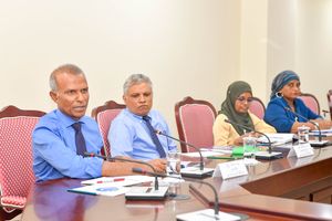 އެމްއެންޔޫގެ އެތެރޭގައި ބޮޑު ކޯޅުމެއް، ތުހުމަތުތައް ޗާންސެލަރަށް