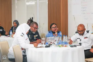 ކަސްޓަމްސް އާއި ކަރެކްޝަންސް މުވައްޒަފުންގެ މުސާރަ ބޮޑުކޮށްފި 