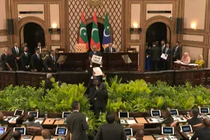 އިދިކޮޅު މެންބަރުން މުއިއްޒުގެ އިސްތިއުފާއަށް ގޮވަނީ