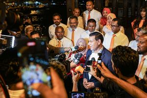 ހުލާސާކޮށް އިއްޔެ: ސިޔާމް ރާއްޖެ ވަޑައިގަތުން އަދި ކުރި ތުހުމަތު