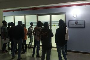 ޖިންސީ ގޯނާގެ ތުހުމަތުކުރާ ޓީޗަރު 5 ދުވަހަށް ބަންދު، އޭނައަށް އަނިޔާކުރި މައްސަލާގައި މީހަކު ހައްޔަރެއް ނުކުރޭ!