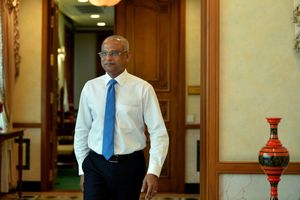 ހިޔާލު ތަފާތު އެކަމަކު، ވެންޓިލޭޓަރަށް ދެމެދަށް ނުވަދެވޭނެ: ރައީސް 