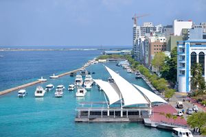މާލޭ ފަޅުތެރޭގައި ދެ ލޯންޗެއް ޖެހި އެކްސިޑެންޓެއް ހިނގައިފި