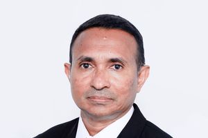 ޑިފެންސްގެ ނައިބަށް ދައުވާކޮށްދޭން އެދި މަޖިލީހުން ޕީޖީއަށް