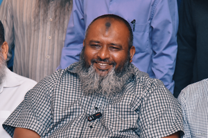 އިޔާޒުއަށް ވަޒީފާ އަނބުރާ ދިނުމަށް ޓްރިބިއުނަލުން އަމުރު ކޮށްފި