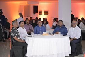ޕީއެސްއެމް އިން މުސްތަފާ ކަނޑާލުމުން އާޒިމްގެ ފާޑުކިޔުން 
