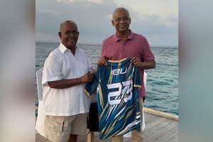 ހުލާސާކޮށް އިއްޔެ: އުއްޗުގެ ތާއީދު ރައީސް ސޯލިހަށް