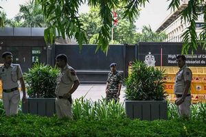 އިންޑިއާގައި ތިބި ކެނެޑާގެ 41 ޑިޕްލޮމެޓަކު ފުރައިފި 