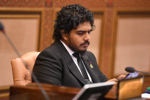 އަޒާނުގެ އަނބިކަނބަލުން އިންޑިއާއިން ބޭރުކޮށްފި