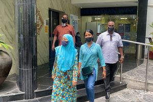 މަންމަ އާއި ބައްޕަ ގާތު ނަޝީދު ވިދާޅުވީ، "މަ ރަނގަޅޭ"! 