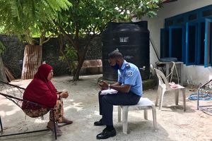 ގިނަ ހަރަކާތްތަކާއެކު ފުލުހުން އާންމުންނާއެކު ހަފްތާއެއް