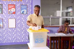 ހުލާސާކޮށް އިއްޔެ: އާދަމް އާޒިމް އިންތިހާބު ކާމިޔާބު ކުރުން