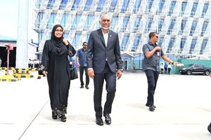 ރައީސް އާއި ފަސްޓްލޭޑީ އުމްރާއަށް ފުރާވަޑައިގެންފި