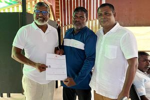 ހެނބަދޫ ކައުންސިލްގެ ރައީސް ޕާޓީ ބަދަލުކުރުމާއެކު މަގާމު ގެއްލިފައިވާ ކަމަށް ބުނެ މައްސަލަ އީސީއަށް 